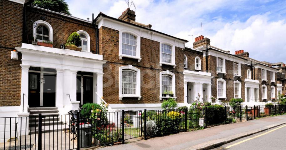 Modern kitchen, period conversion with a roof terrace, mins to tube and shops Kilburn Lane, Queens Park